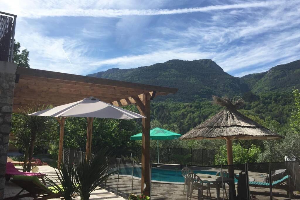 2P Au Coeur Des Montagnes Avec Piscine Chauffee Apartment Puget-Theniers Exterior photo